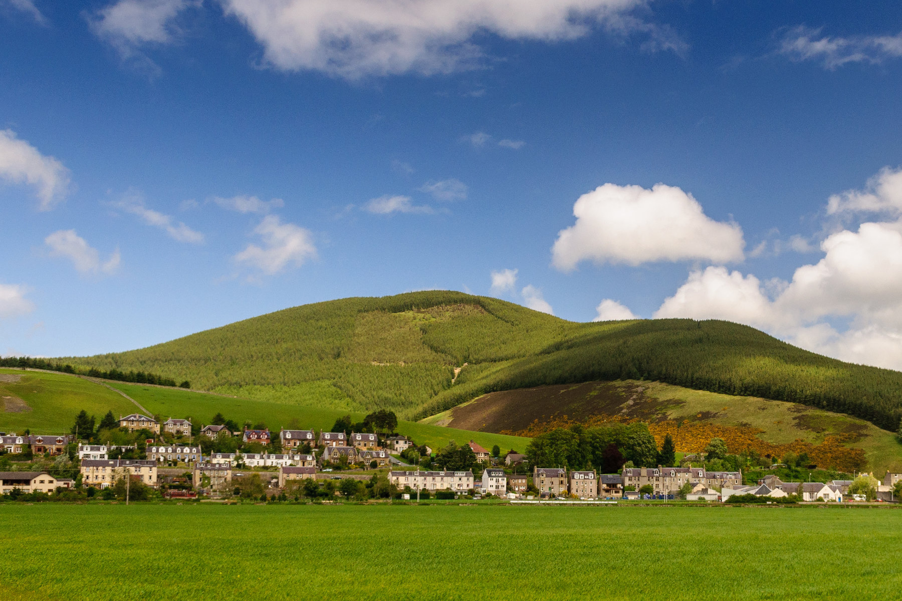 Innerleithen & Walkerburn Area Guide James Agent